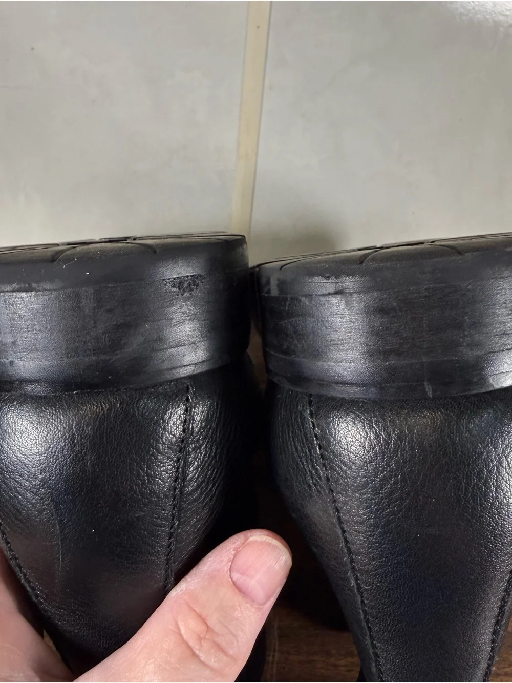 Vince Camuto Laken Lug Black Leather Chelsea Boots Mens 11 Pull On EUC